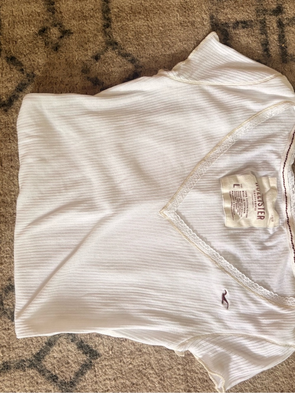 Early 2000’s Hollister tee - Picture 3 of 3